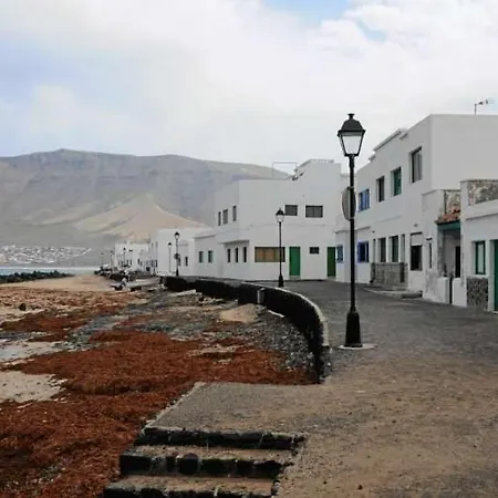 La Caleta Sleeps 6 Wifi Famara