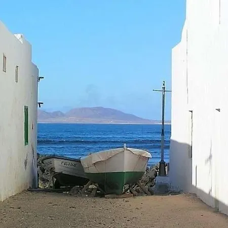 La Caleta Sleeps 6 Wifi פאמארה