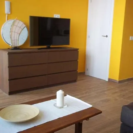 La Caleta Sleeps 6 Wifi דירה פאמארה