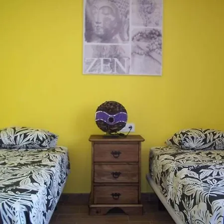 דירה La Caleta Sleeps 6 Wifi פאמארה
