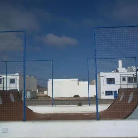 La Caleta Sleeps 6 Wifi Appartement